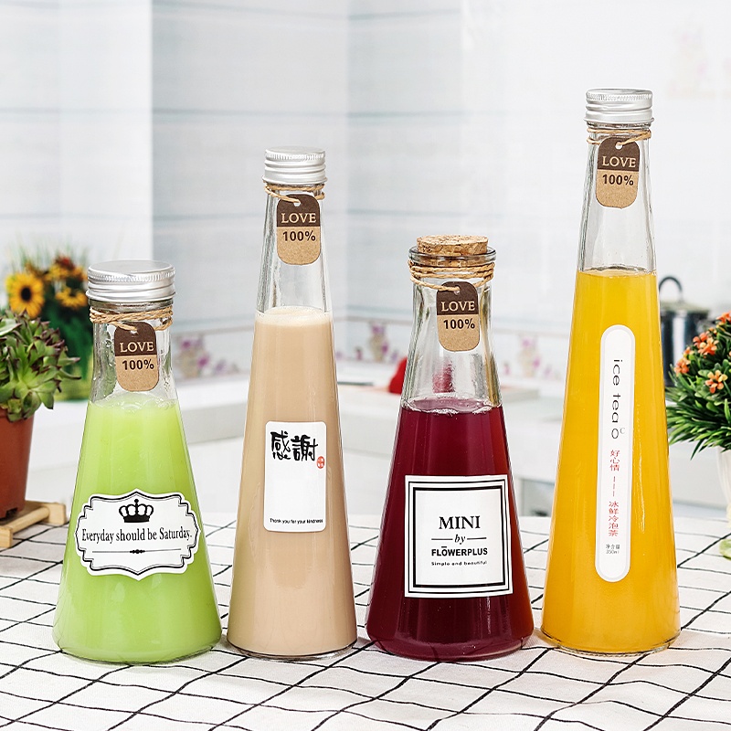 Unique Bulk Empty Elegant Cold Pressing Juice Fresh Juice Pyramid Glass Milk Tea Juice Bottle