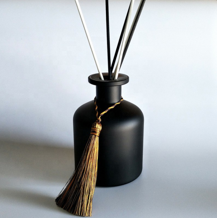 Unique Design 150ml / 250ml Luxury Matte Black Reed Diffuser Glass Bottle Aromatherapy Bottle