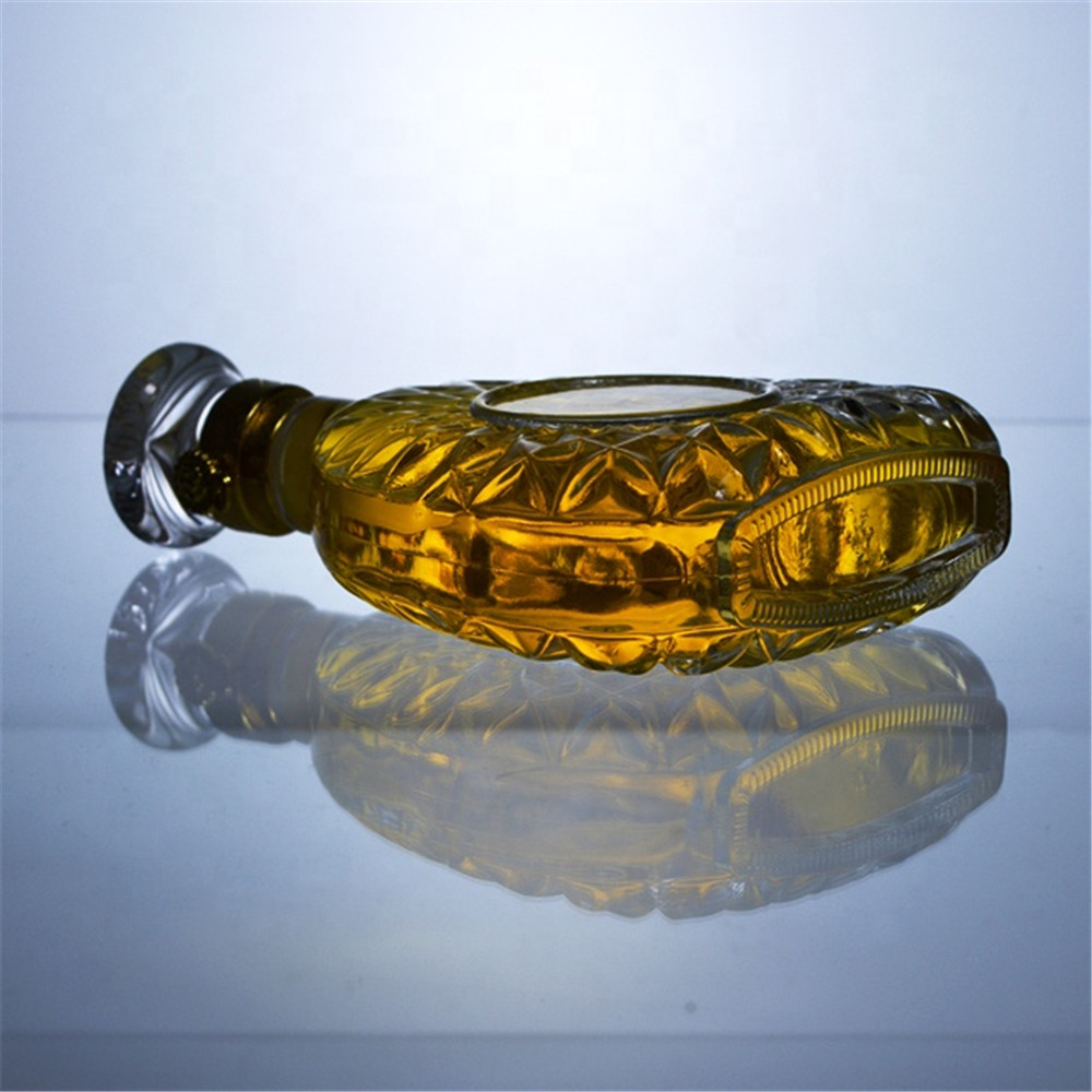 Unique design big embossed glass bottle with metal screw cap 0.5l 1l brandy bottle