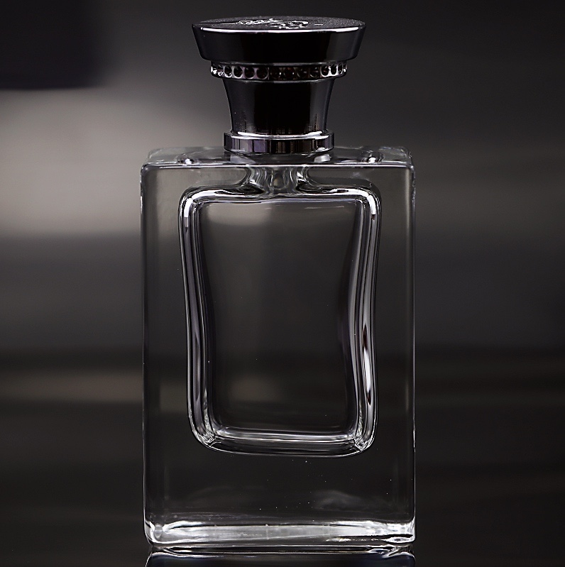 Unique shape new design 50ml perfume glass bottle spray pump
