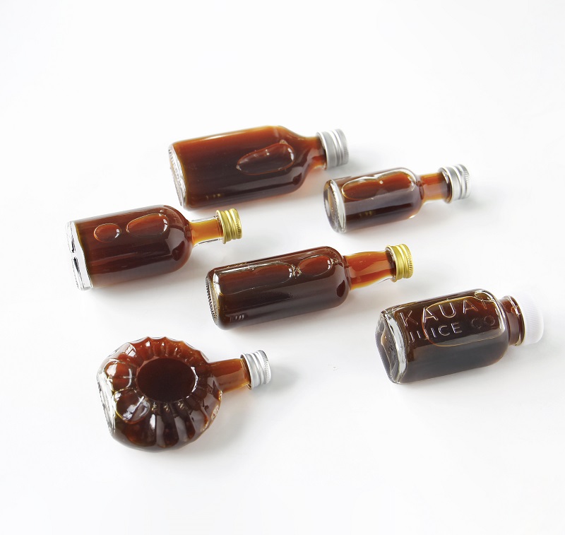 Vanjoin 1 oz 2 oz Mini Shot Pressed Juice Liquor Glass Bottle Small Sip Drink Glass Bottle with Screw Lid