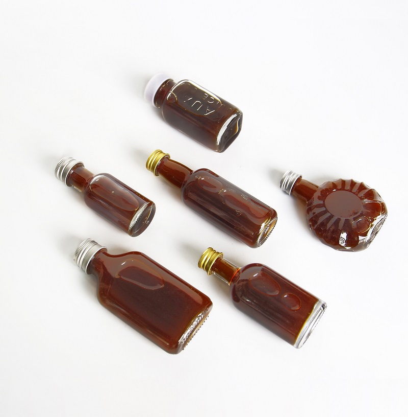 Vanjoin 1 oz 2 oz Mini Shot Pressed Juice Liquor Glass Bottle Small Sip Drink Glass Bottle with Screw Lid