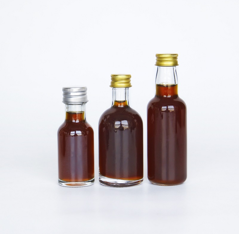 Vanjoin 1 oz 2 oz Mini Shot Pressed Juice Liquor Glass Bottle Small Sip Drink Glass Bottle with Screw Lid