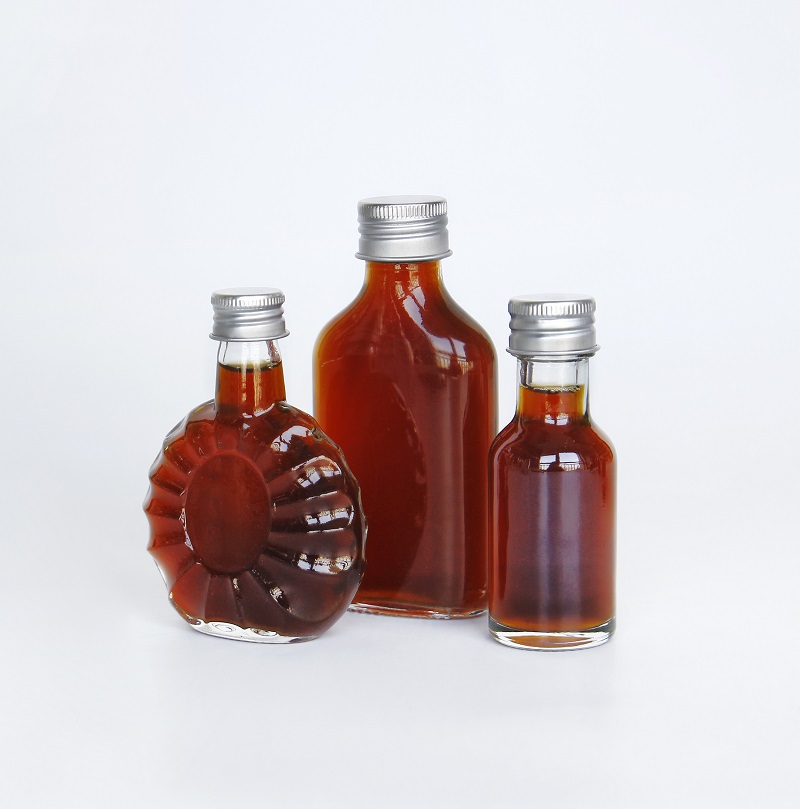 Vanjoin Small Liquor Bottle 1 oz 30 ml 2 oz 60 ml Mini Shot Pressed Sip Drink Juice Glass Bottles with Screw Lid