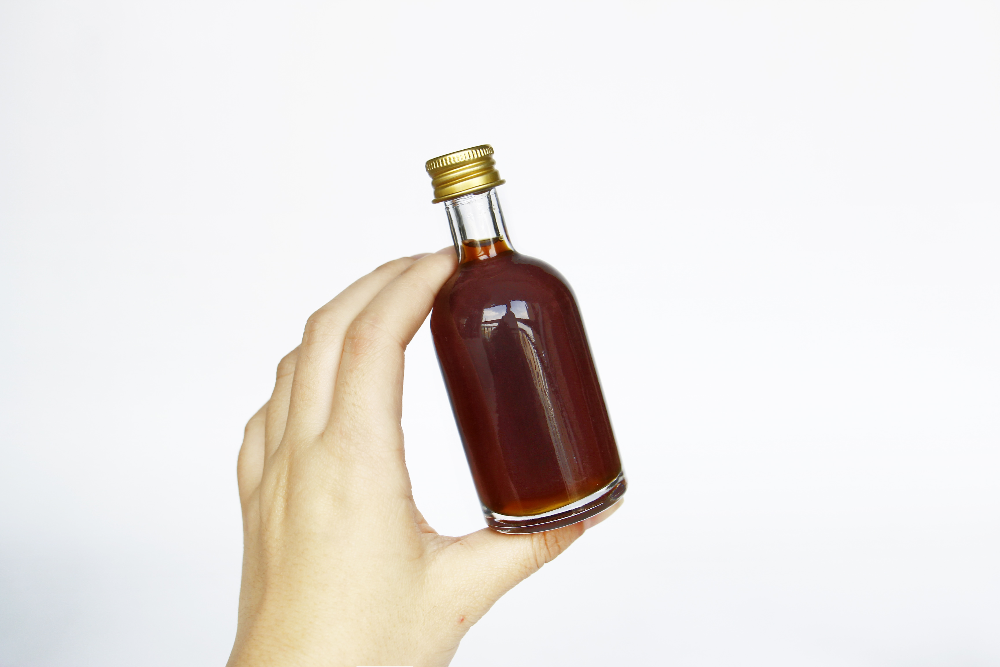 Vanjoin Small Liquor Bottle 1 oz 30 ml 2 oz 60 ml Mini Shot Pressed Sip Drink Juice Glass Bottles with Screw Lid