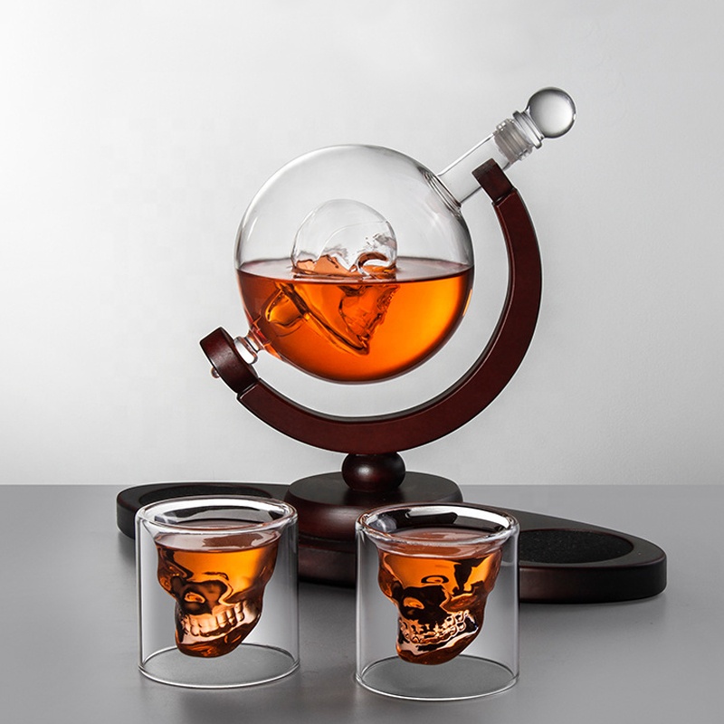 Whiskey Decanter skull Set with 2 skull Glasses for Liquor Bourbon Vodka Skull Decanter 800ml