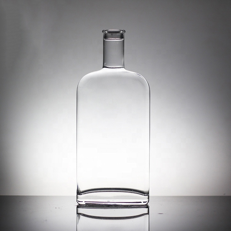 Wholesale 1000ml 750ml 500ml 375ml  Vodka Spirit Glass Bottle for Liquor with Cork