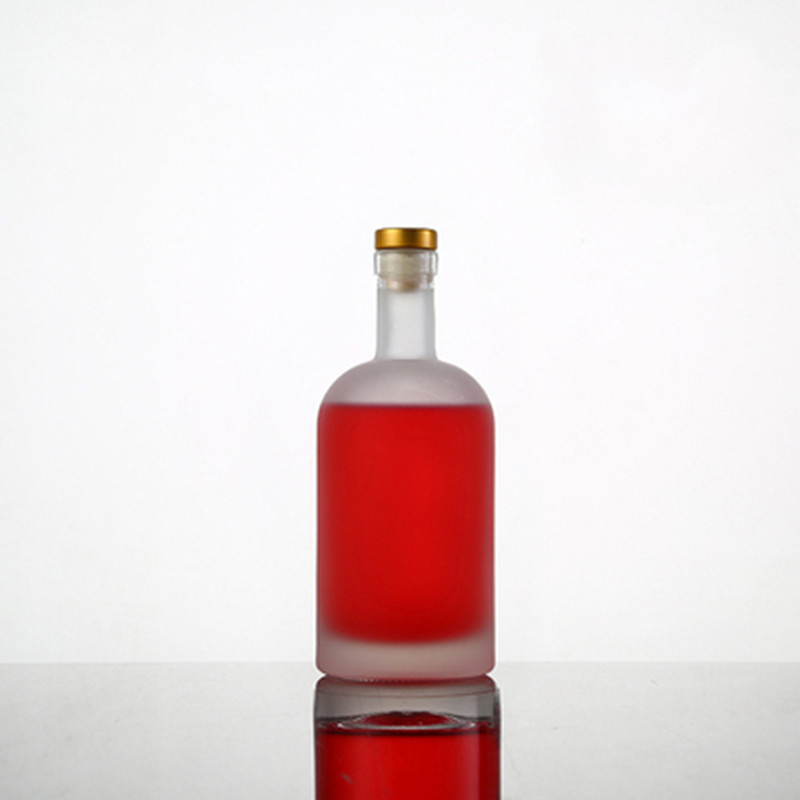 Wholesale 1000ml 750ml 500ml 375ml Vodka Spirit Glass Bottle for Liquor with cork