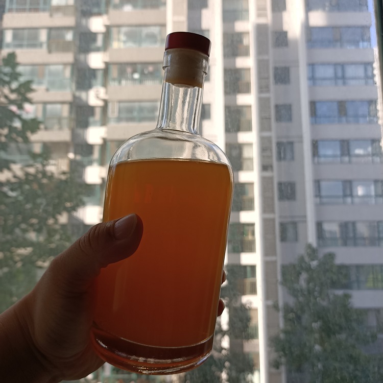 Wholesale 1000ml 750ml 500ml 375ml Vodka Spirit Glass Bottle for Liquor with cork
