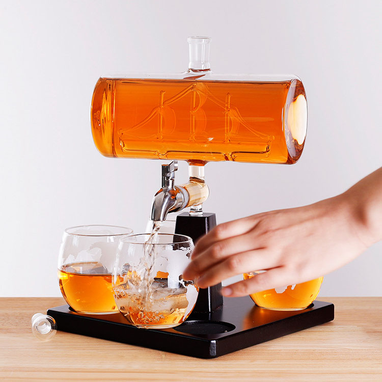 Wholesale 1000ml Sailing Boat Whiskey Decanter Set with Wooden Base Liquor Dispenser for Liquor, Bourbon, Vodka