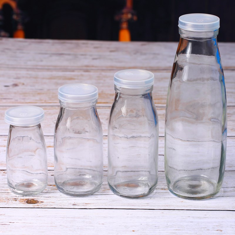 Wholesale 100ml 250ml 500ml glass milk bottles with plastic lid sealed yogurt bottle