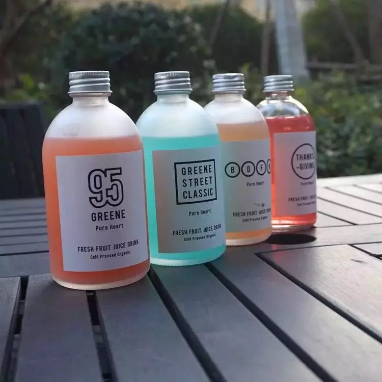Wholesale 100ml 280 ml 350 ml 500ml Transparent or Matte New style glass Beverage Juice drink bottle