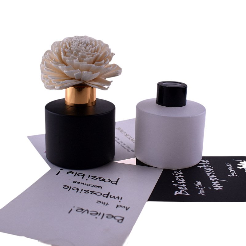 Wholesale 100ml matte black reed diffuser glass bottle with cap