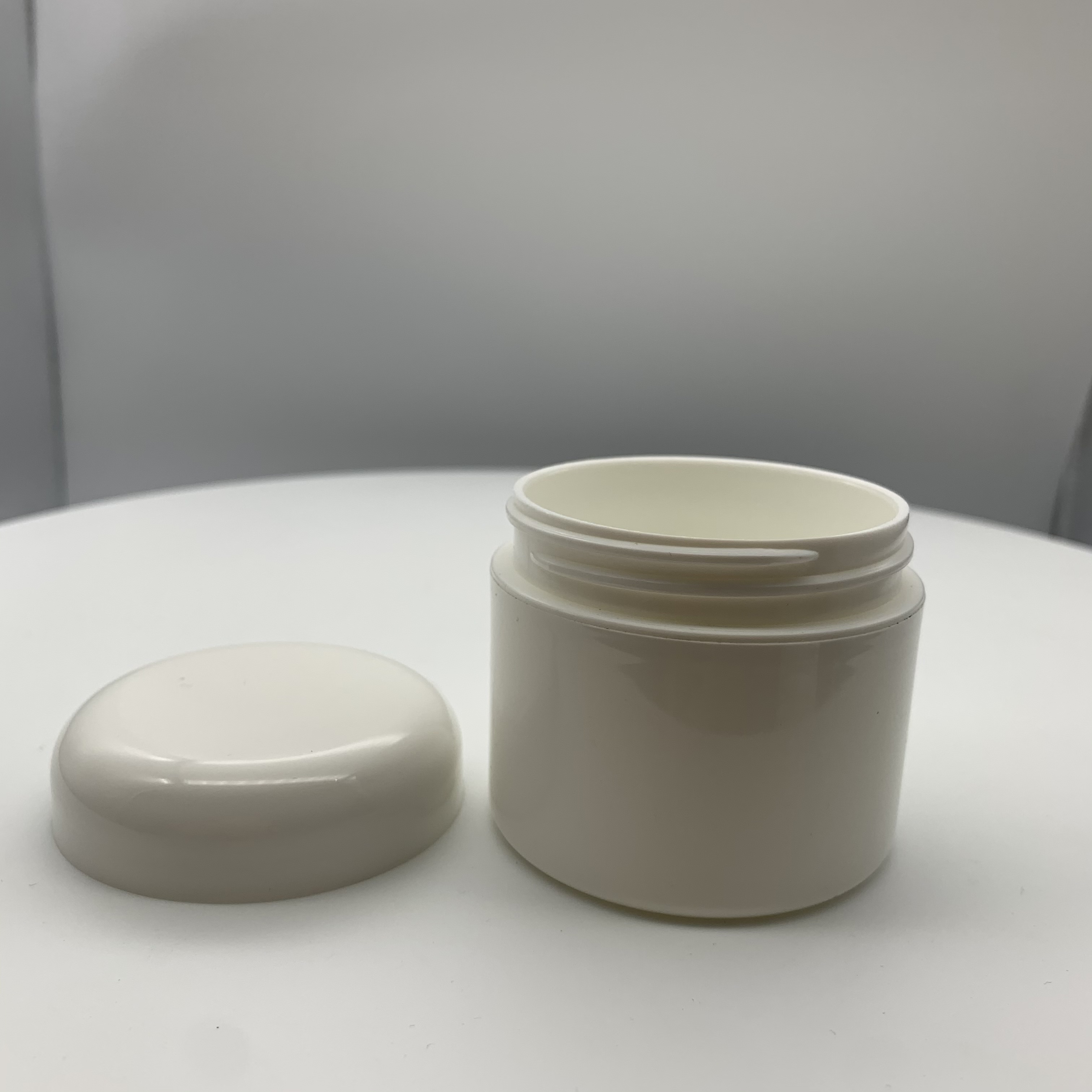 Wholesale 120g White Round Double Wall PP Face Cream Jar Cosmetic Container With Plastic Dome Unlined Cap