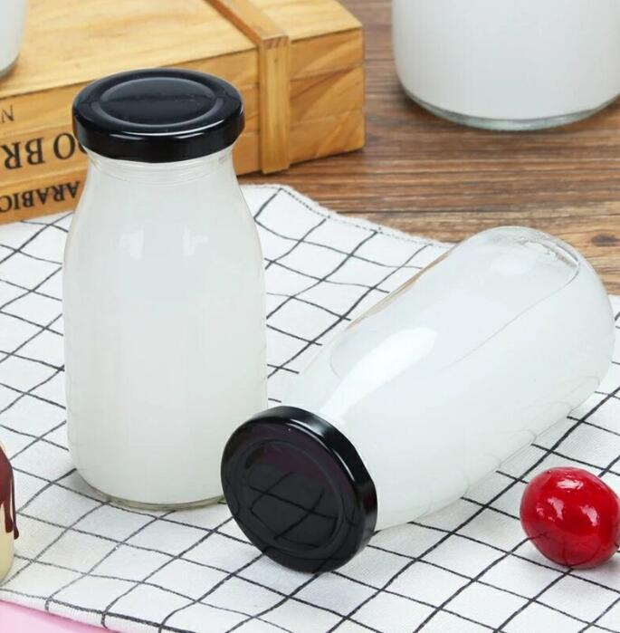Wholesale 200ml 250ml 300ml beverage bottle juice glass bottle with lid