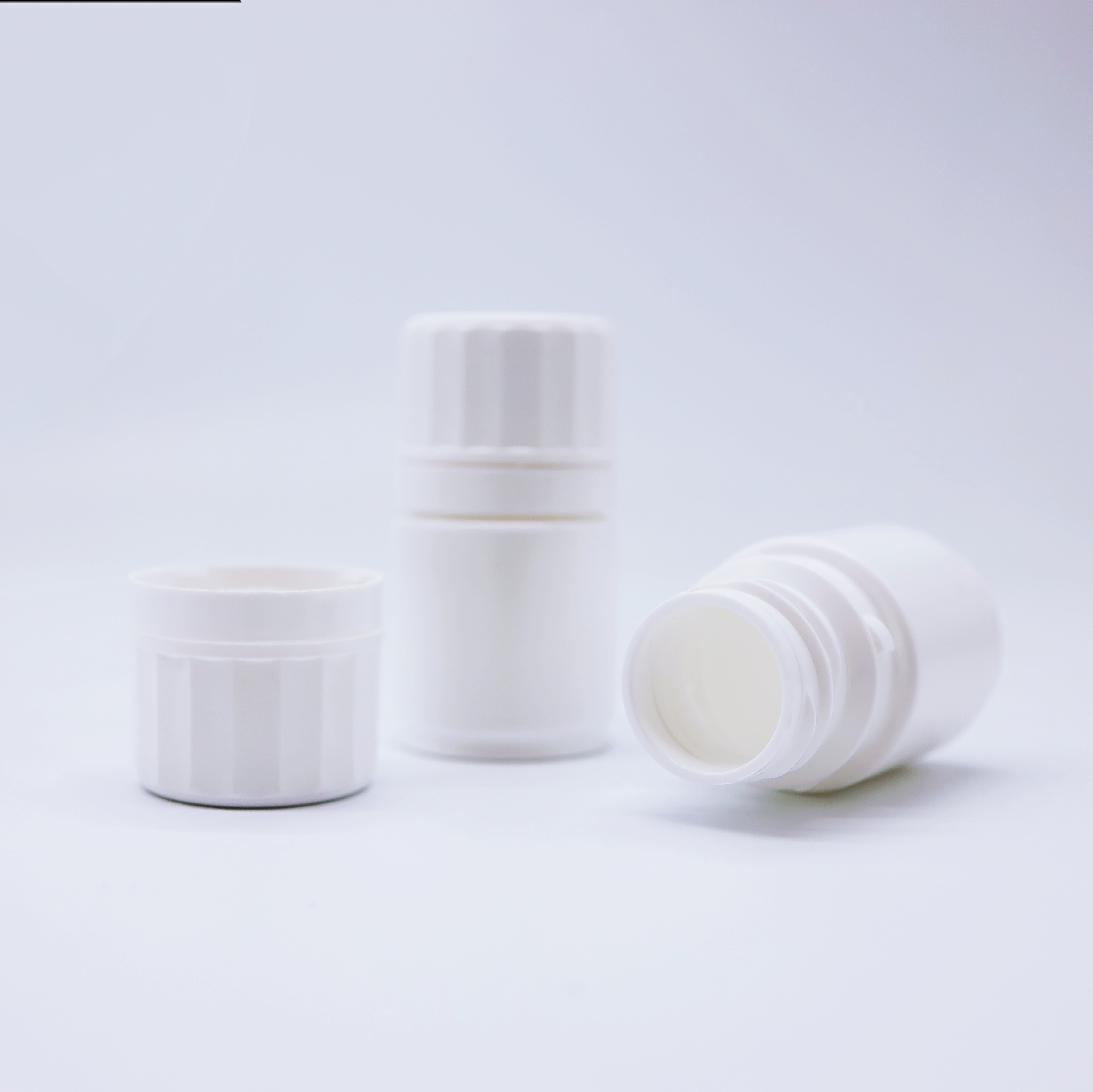 Wholesale 20ML mini plastic medicine bottle PE Empty container for pill tablets capsules