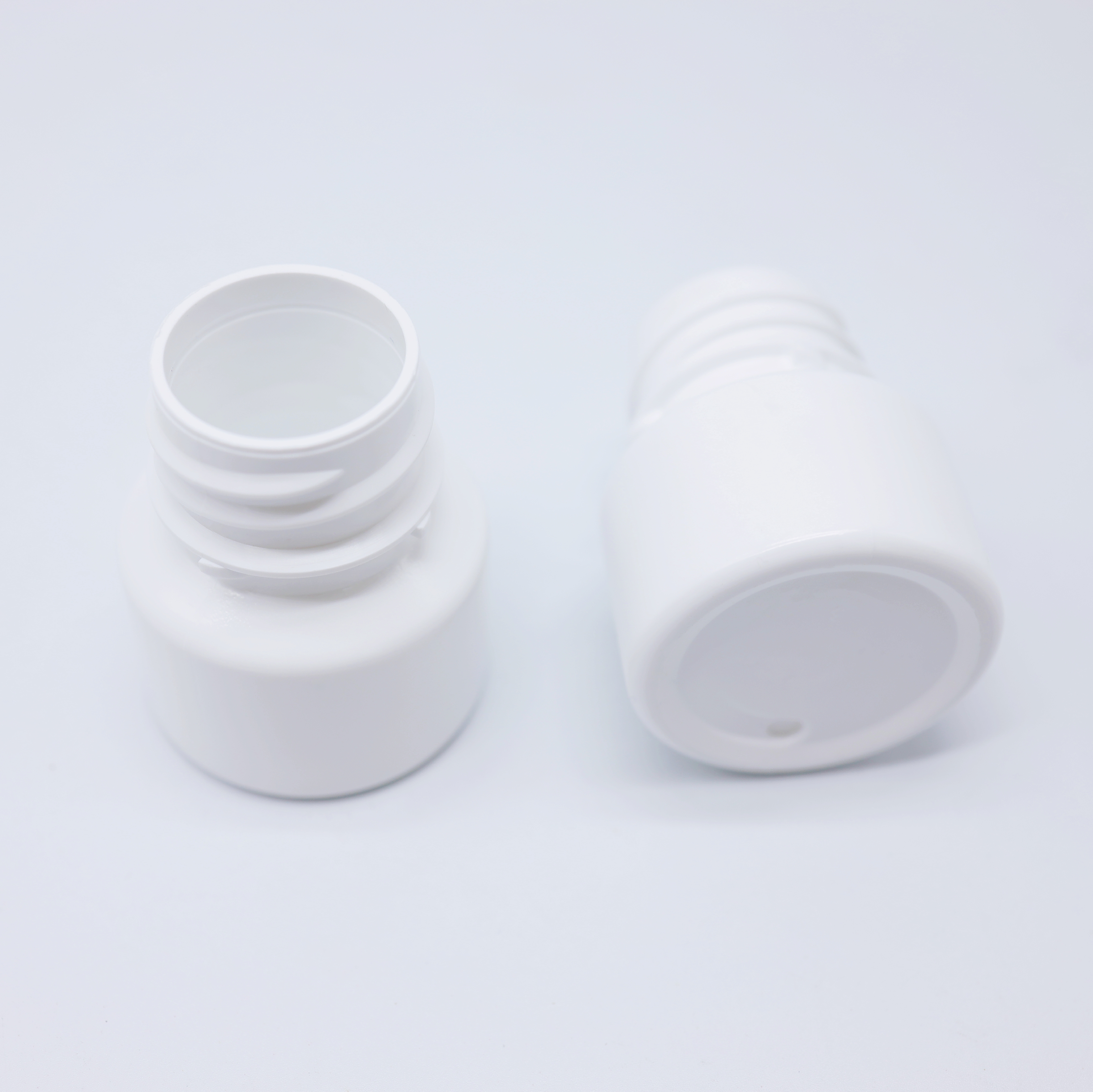 Wholesale 20ML mini plastic medicine bottle PE Empty container for pill tablets capsules
