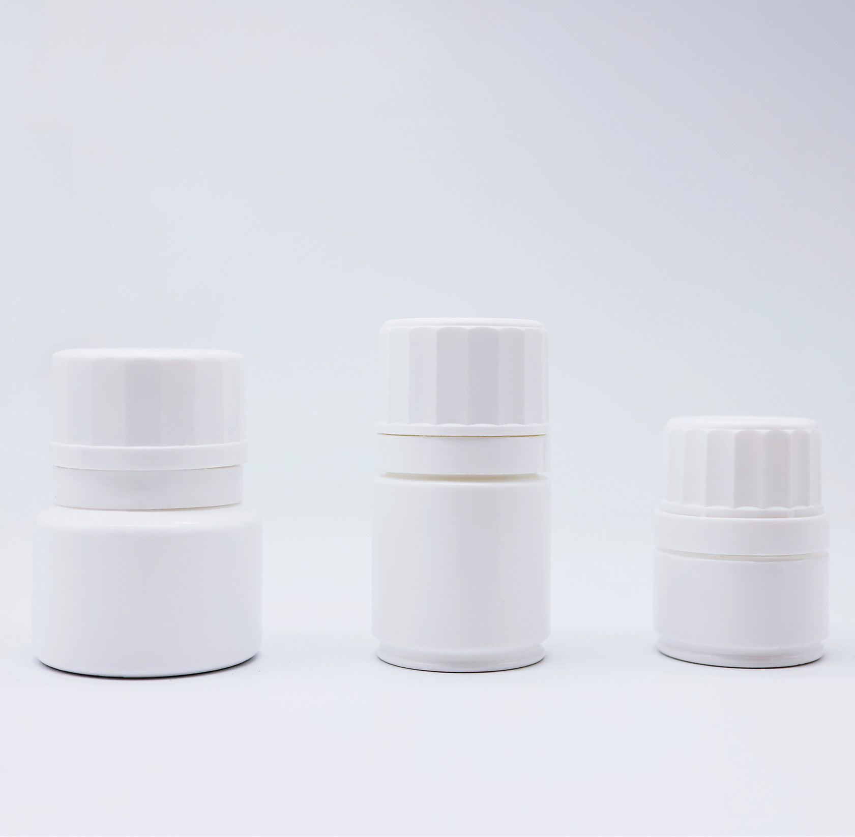 Wholesale 20ML mini plastic medicine bottle PE Empty container for pill tablets capsules