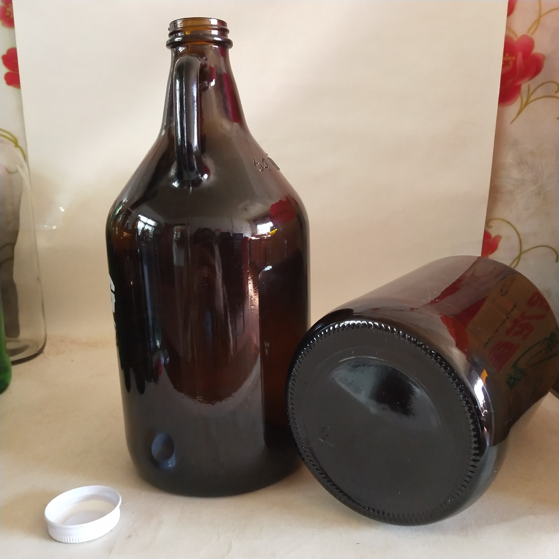 Wholesale 2L 66oz Amber Glass Beer Growler California Bottle Manufacturer In Stock