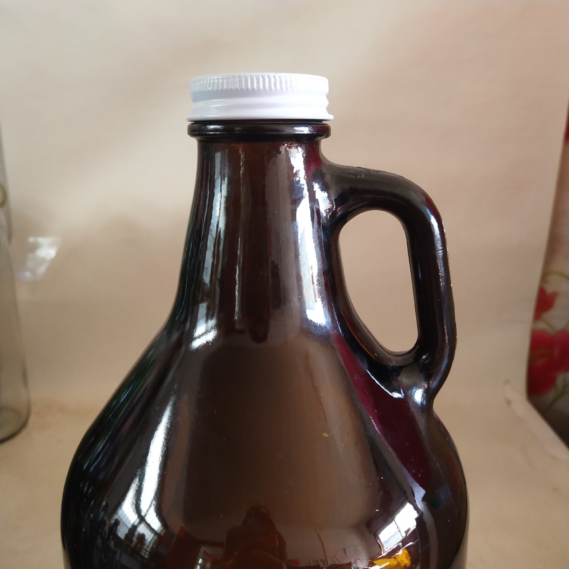 Wholesale 2L 66oz Amber Glass Beer Growler California Bottle Manufacturer In Stock