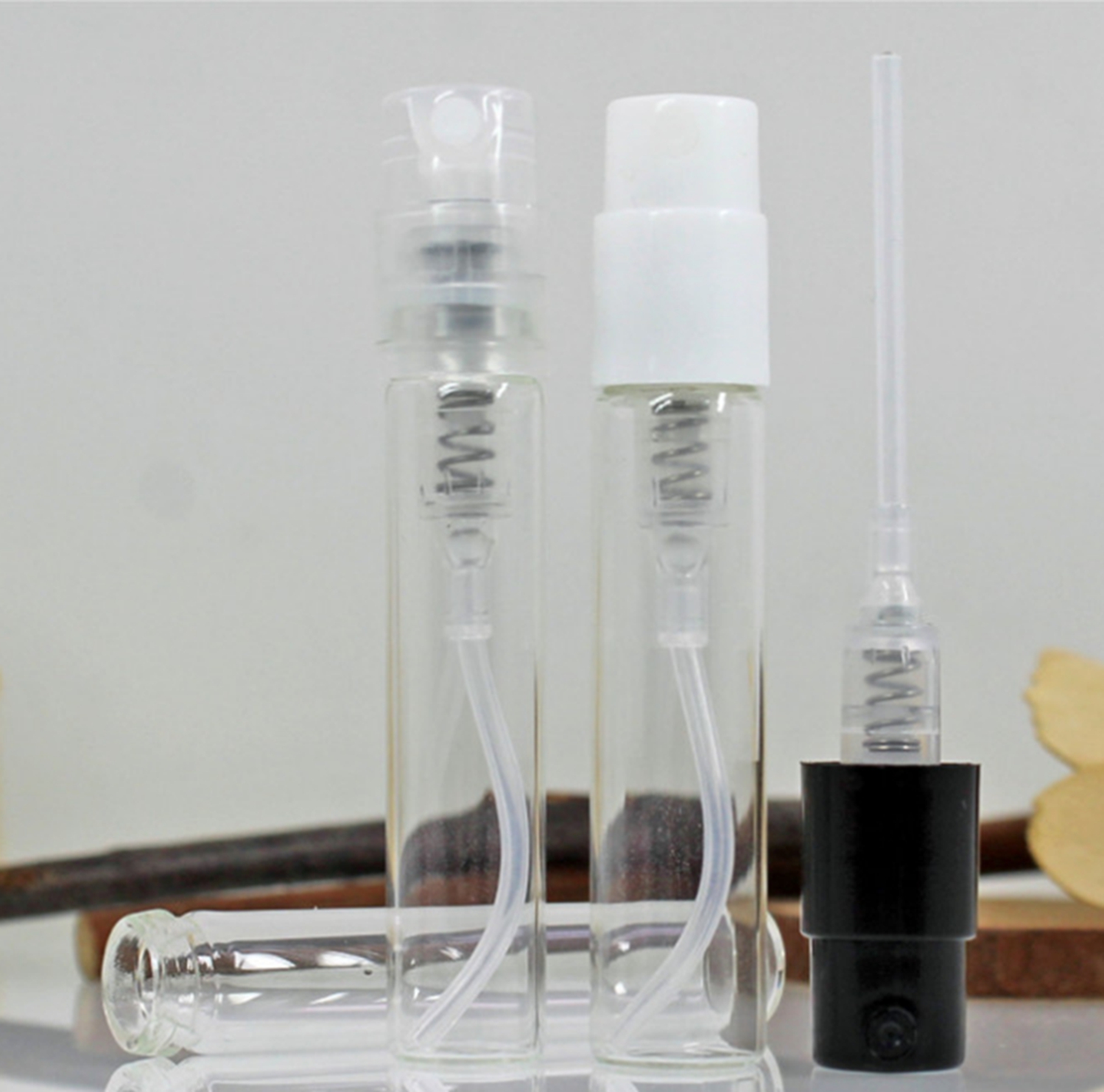 Wholesale  2ml mini perfume bottle spray plastic 1ml atomizer bottle glass vials  hot sale new arriaval