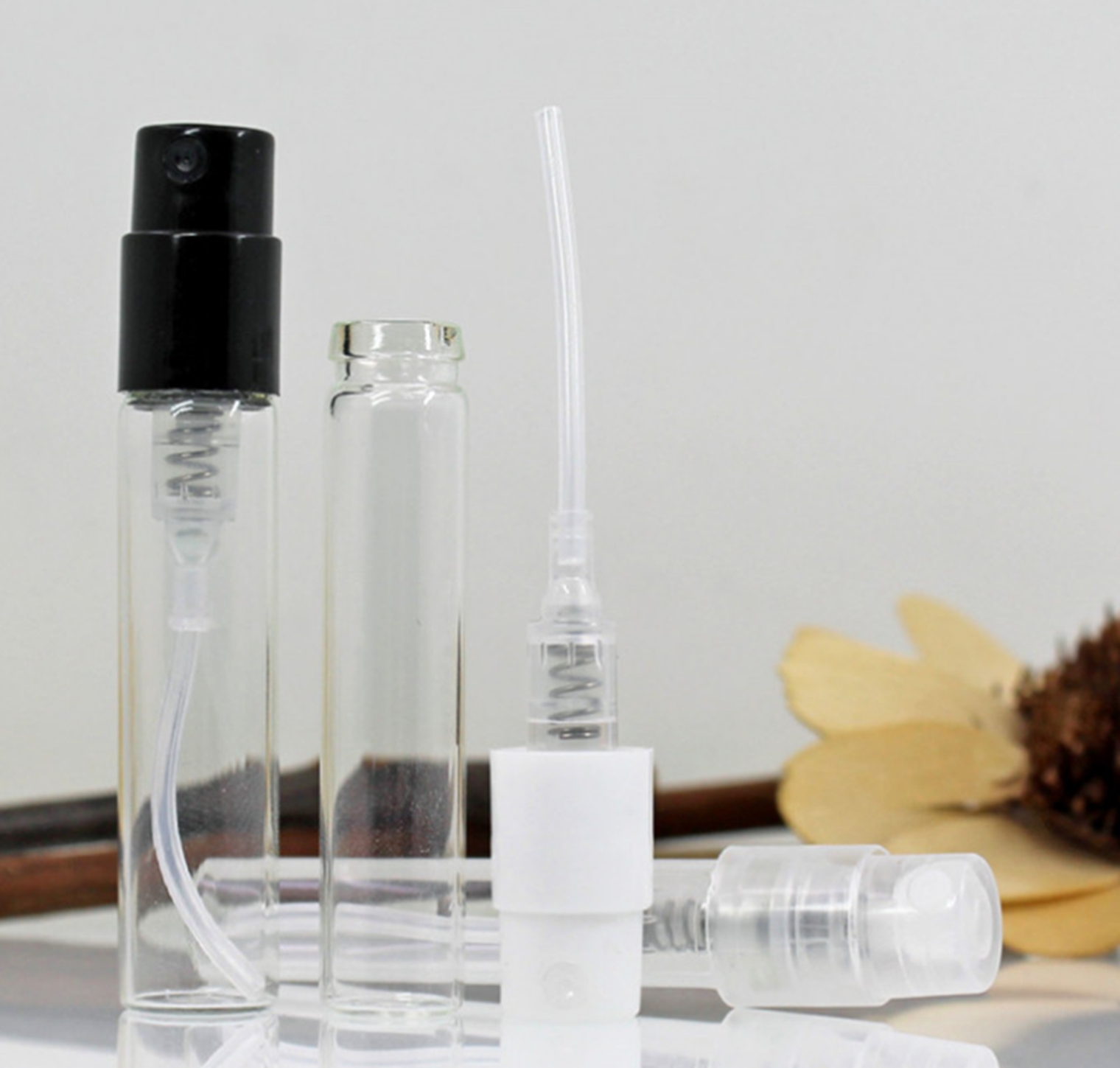 Wholesale 2ml mini perfume bottle spray plastic 1ml atomizer bottle glass vials hot sale new arriaval