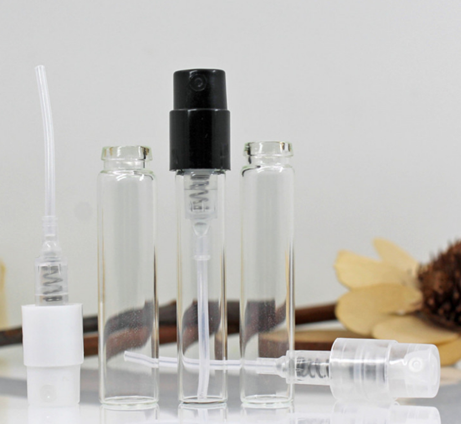 Wholesale 2ml mini perfume bottle spray plastic 1ml atomizer bottle glass vials hot sale new arriaval