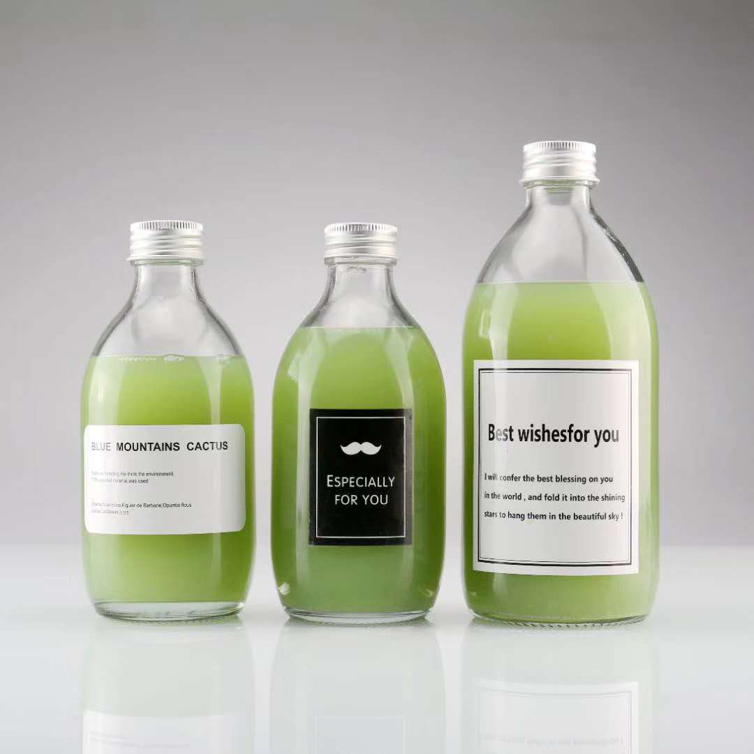 Wholesale 300ml 500ml clear glass bottles for beverage / water / liquid / milk / fruit juice
