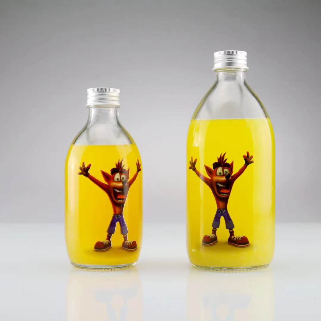 Wholesale 300ml 500ml clear glass bottles for beverage / water / liquid / milk / fruit juice