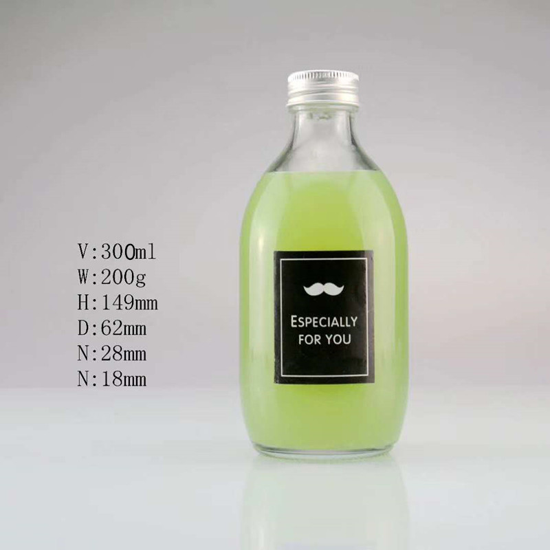 Wholesale 300ml 500ml clear glass bottles for beverage / water / liquid / milk / fruit juice