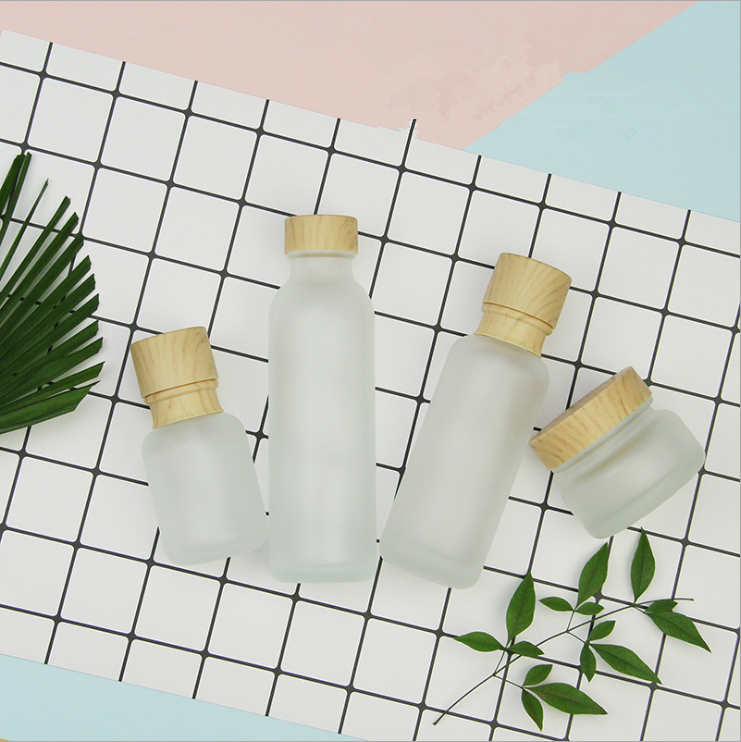 Wholesale 30ml 40ml 60ml toner glass bottle 1oz cosmetic cream jar face spray lotion bottle with bamboo screw cap