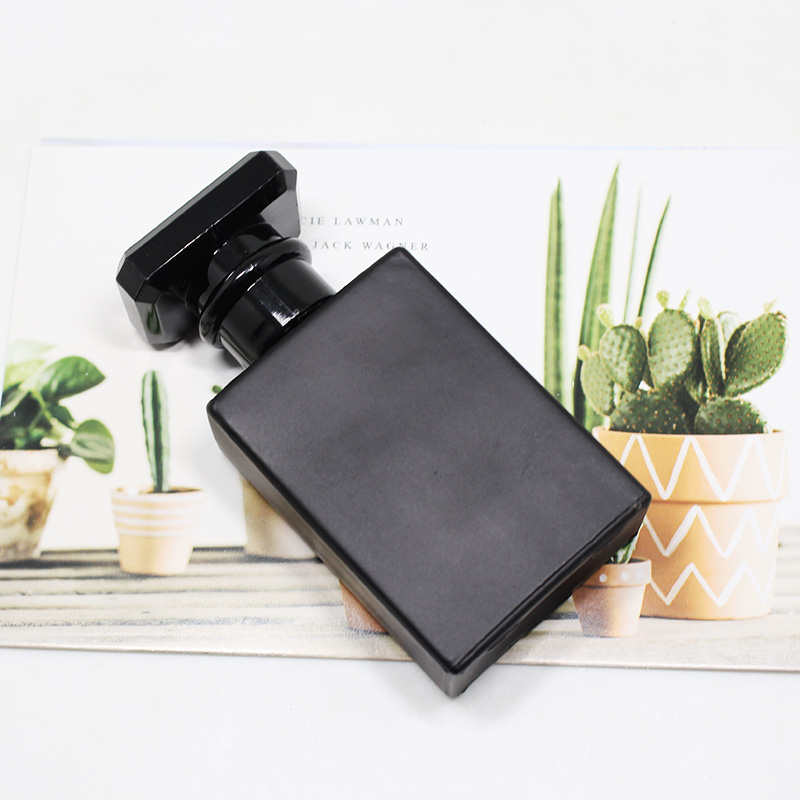 Wholesale 30ml 50ml 100ml Free Sample Luxury Woman Square Spray Glass Perfume Bottle