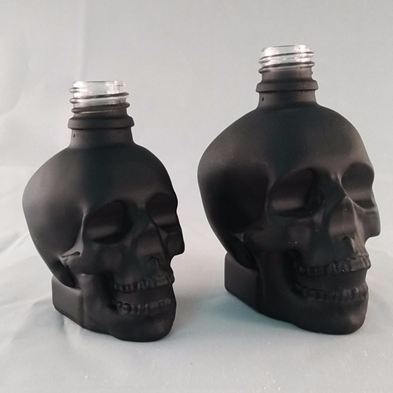 Wholesale 30ml/60ml/120ml Black Skull Empty Essential Oil Bottle with Dropper