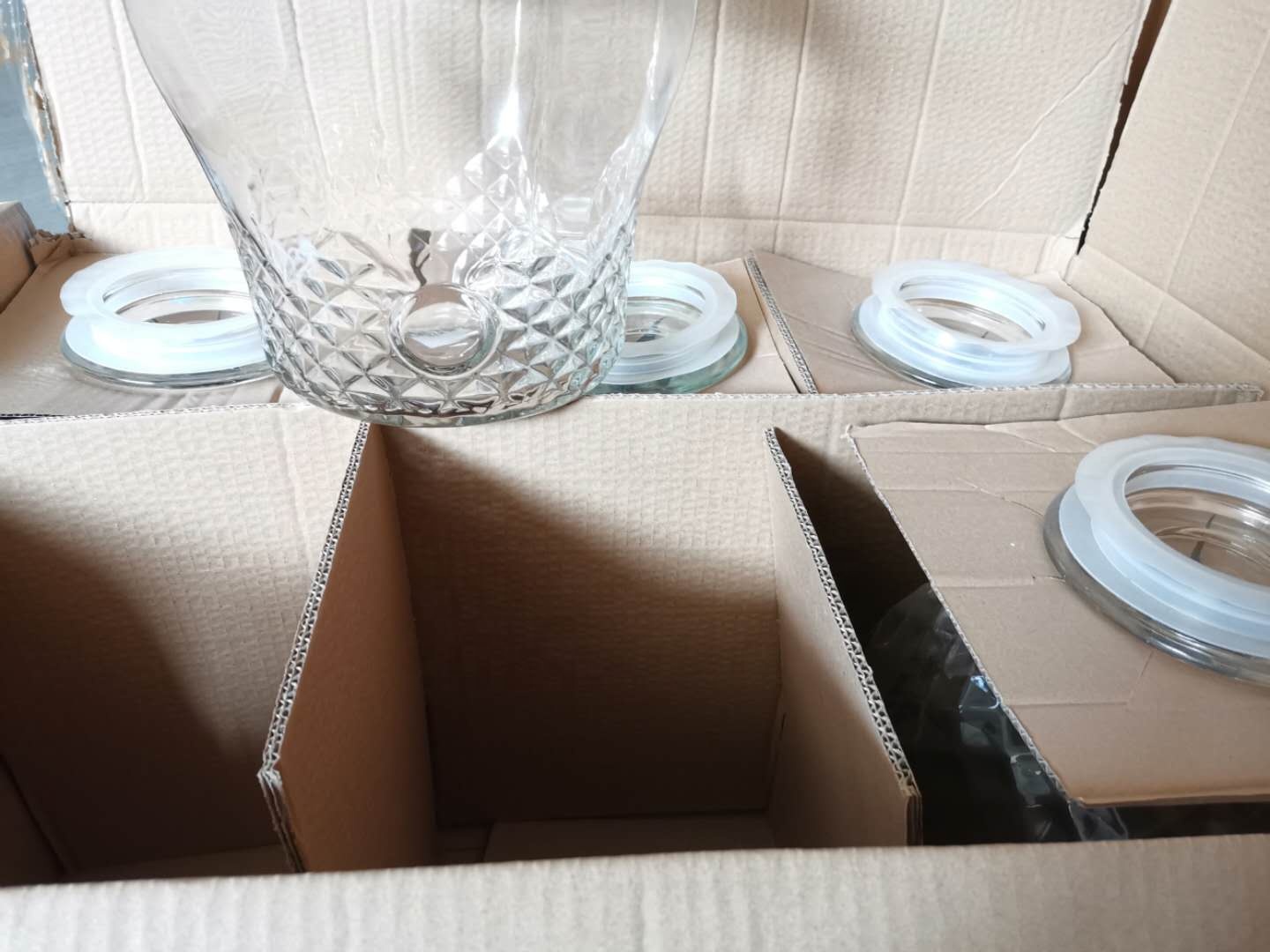 Wholesale 3L Diamond Wine Glass Bottle Storage Glass Jar With Glass Lid With Tap