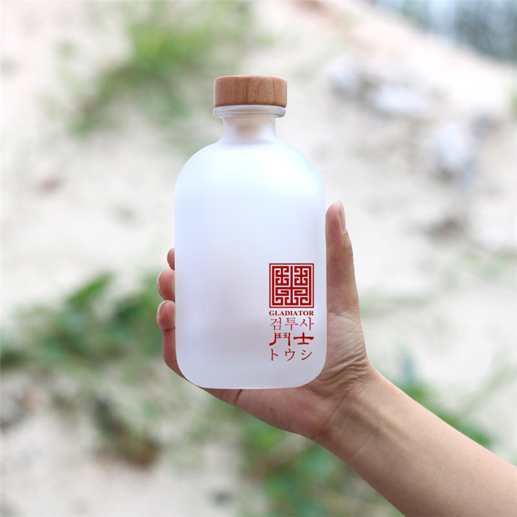 Wholesale 500ml luxury empty frosted glass wine bottle with cover