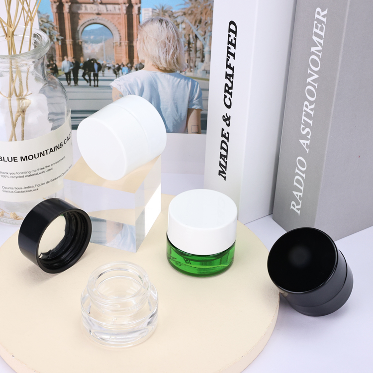 Wholesale 5ml 5g empty mini wax extracts empty cbd oil containers small glass concentrate jars with child safe cap