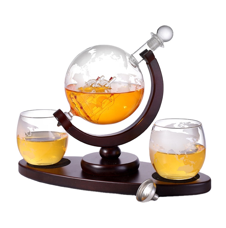 Wholesale 850ML Whiskey Globe Decanter With Wood Base Handmade Liquor Glass Decanter with 2 cups