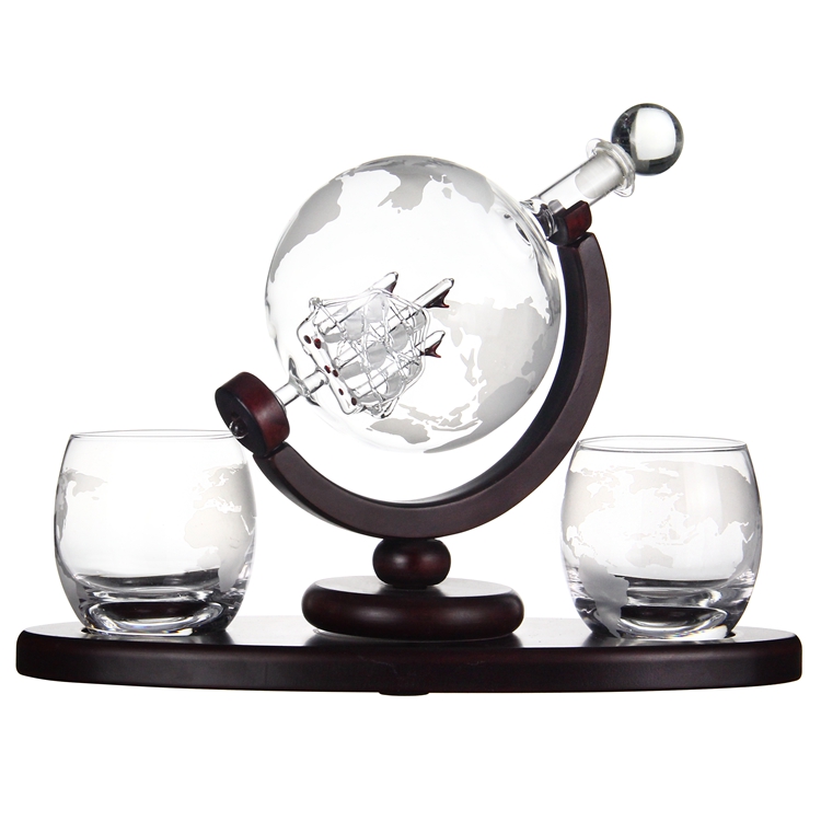 Wholesale 850ML Whiskey Globe Decanter With Wood Base Handmade Liquor Glass Decanter with 2 cups