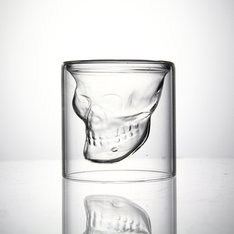 Wholesale 850ML Whiskey Globe Decanter With Wood Base Handmade Skull Shape Liquor Glass Decanter with 2 cups