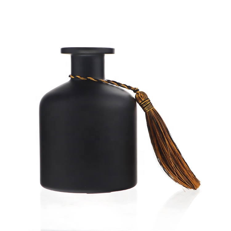 Wholesale Best Price 250ml Decorative Matte Black Glass Essential Oil Bottle Reed Diffuser With Cork