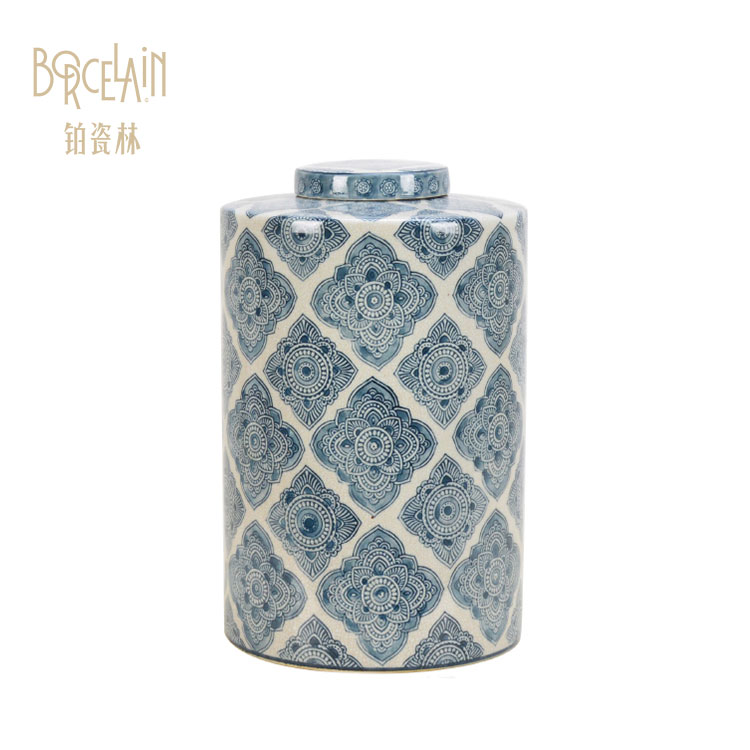 Wholesale Chinese traditional porcelain luxury home goods decorative handmade ceramic jar