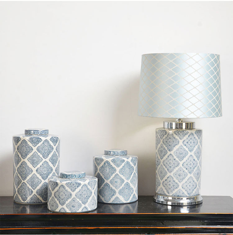 Wholesale Chinese traditional porcelain luxury home goods decorative handmade ceramic jar