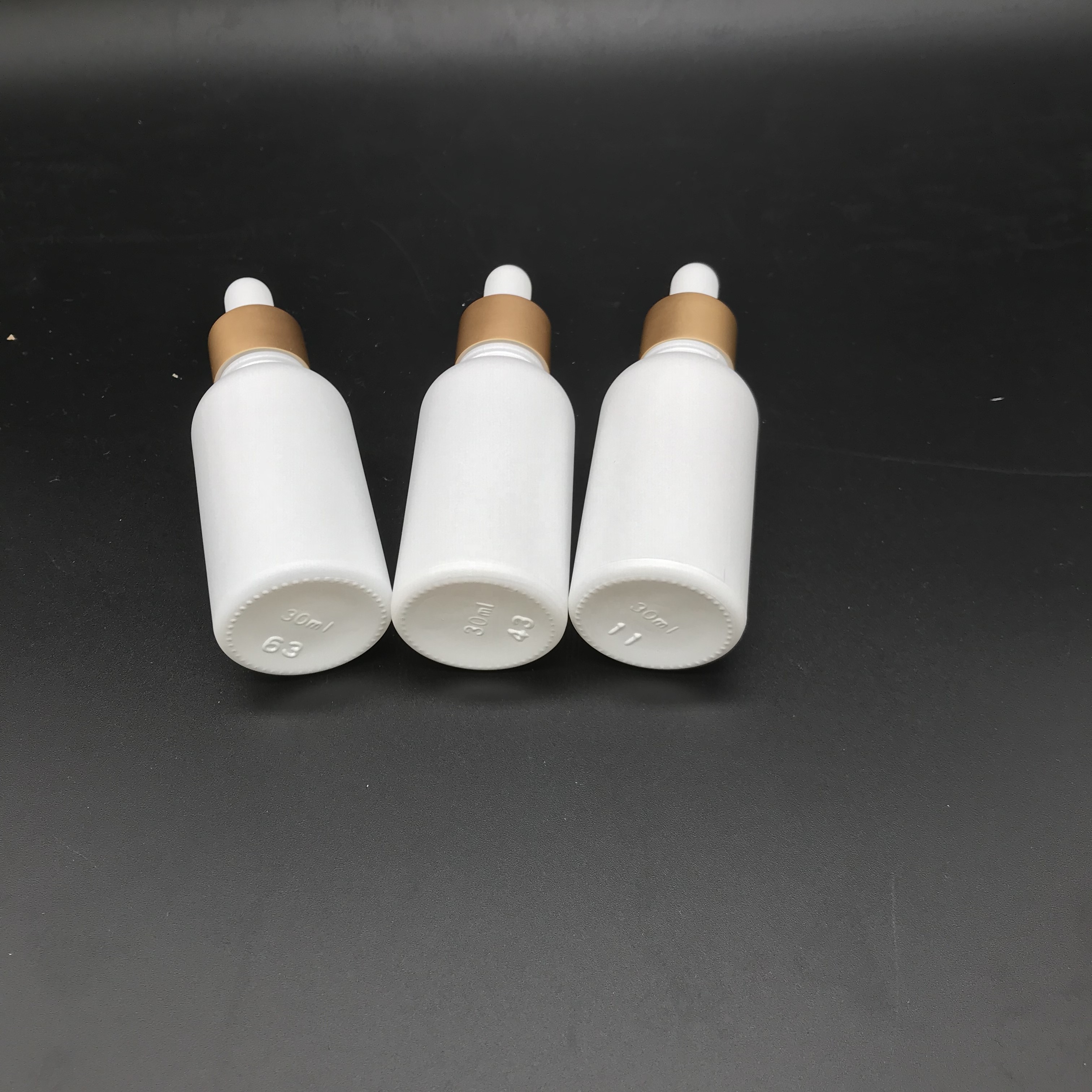 Wholesale Custom Metal Dropper Cap White Glass Essential Oil Bottle