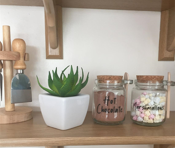 Wholesale Customized 4oz 250ml Unique Glass Honey Jars with Wooden Lid and Spoon