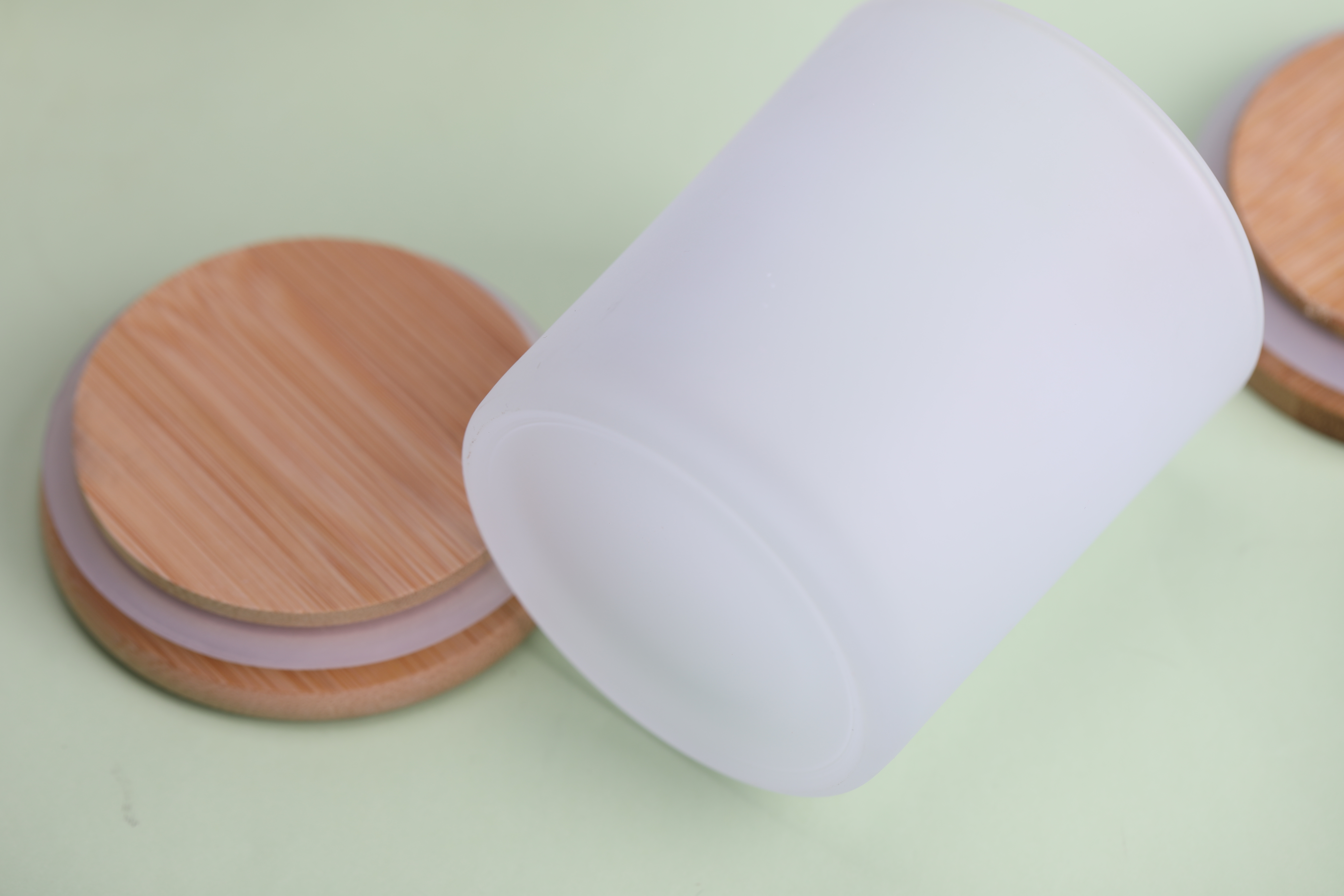 Wholesale Empty Luxury Frosted Glass Matt Black Candle Jars with Wooden Lids