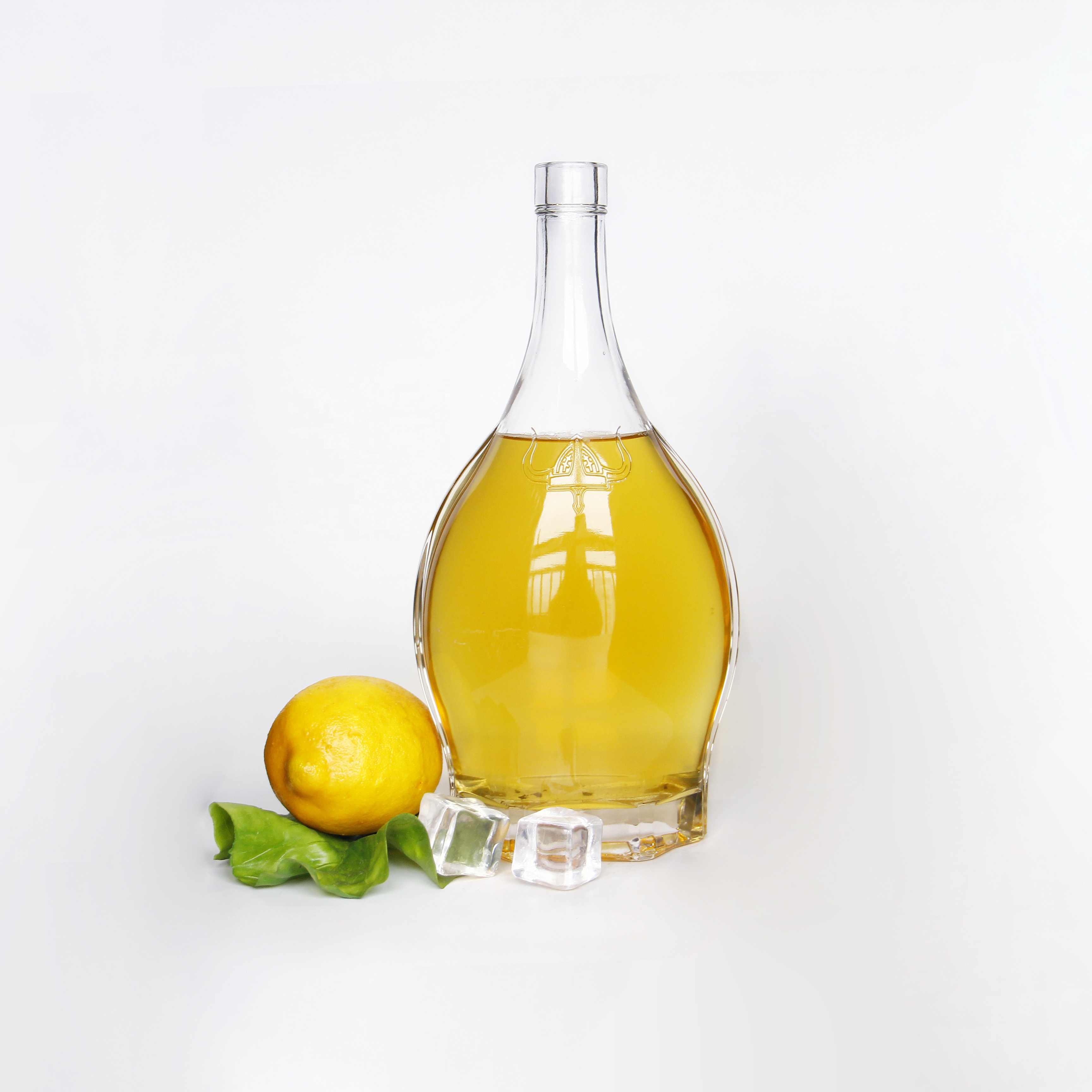 Wholesale Empty Mini Liquor Bottles  Flint 750 ml Liquor Unique Shaped Glass Bottle with Cork Top