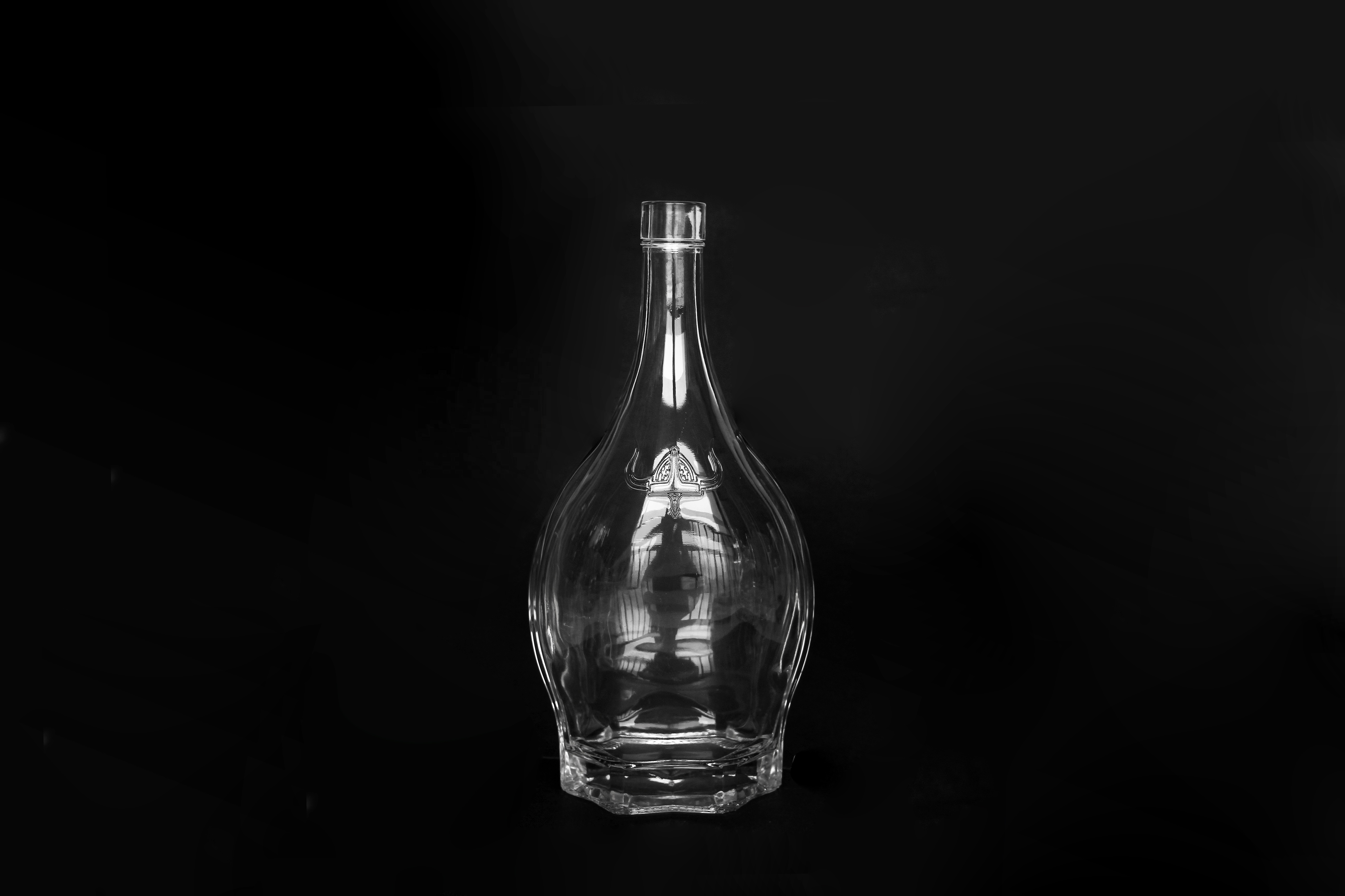 Wholesale Empty Mini Liquor Bottles Flint 750 ml Liquor Unique Shaped Glass Bottle with Cork Top