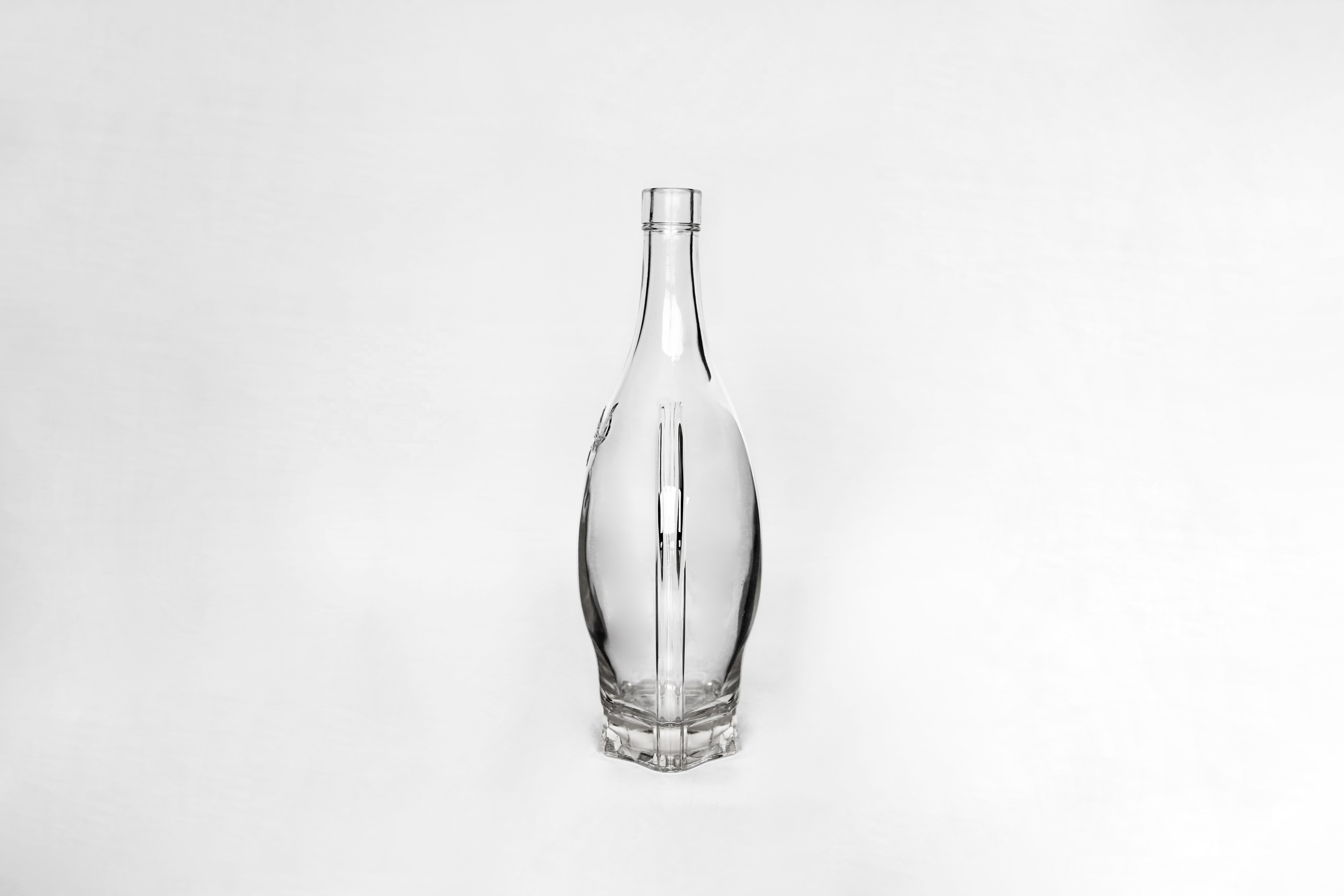 Wholesale Empty Mini Liquor Bottles Flint 750 ml Liquor Unique Shaped Glass Bottle with Cork Top