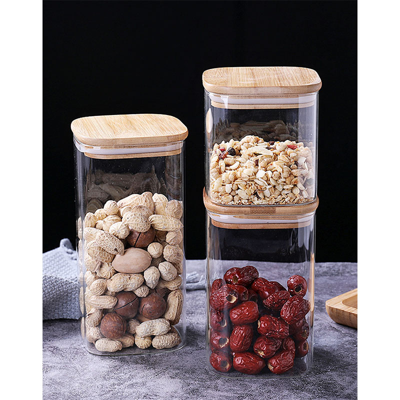 Wholesale Factory Borosilicate Glass Jar Storage Candy Cookie Food Storage Grain Glass Jar Airtight Bamboo Lid