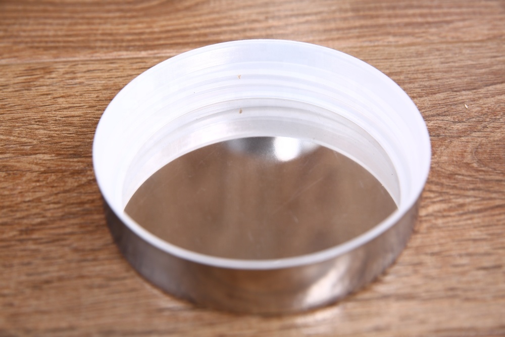 Wholesale Food Grade Calcium Sodium Glass Bottle for Wine Beverage with Metal Lid